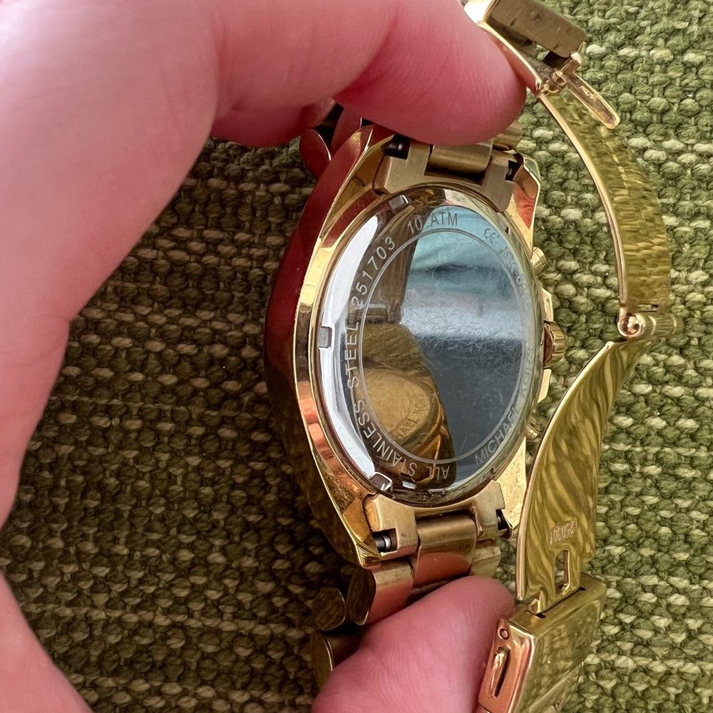 Michael Kors large face Gold watch - Picture 6 of 7